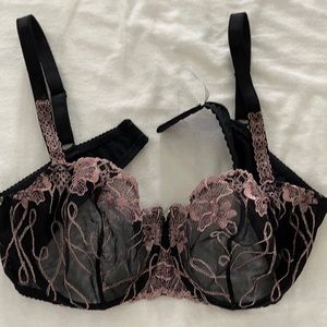 Brand new, without tag 38C balconette bra.